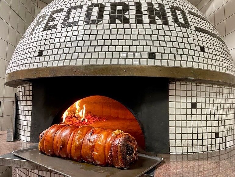 Porchetta in de houtgestookte oven