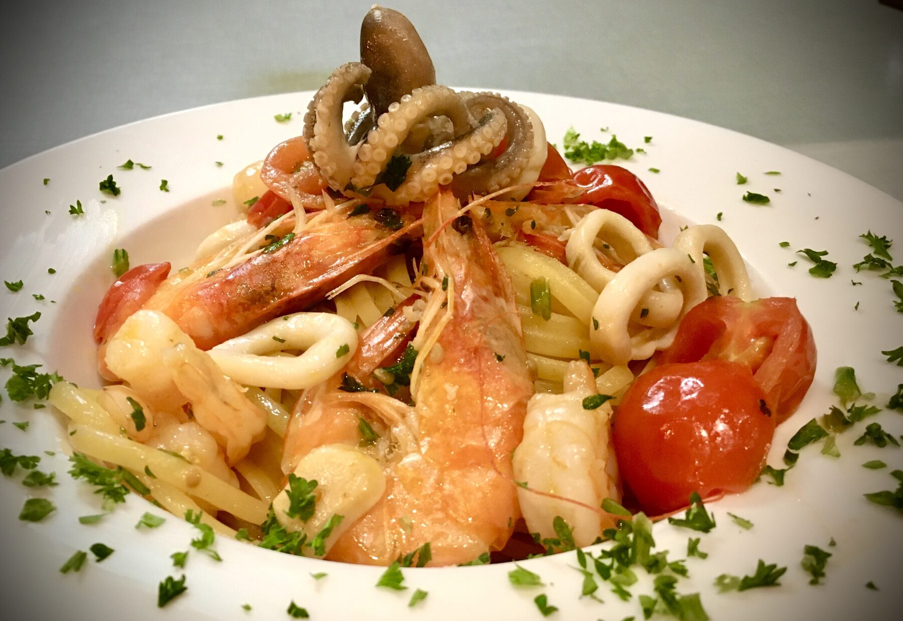 Spaghetti allo scoglio met inktvis en garnalen